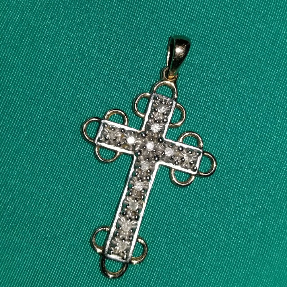 10k yellow gold cross with diamante chip set